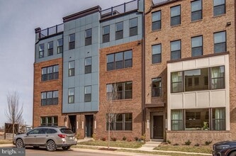 Building Photo - 43798 Middleway Ter