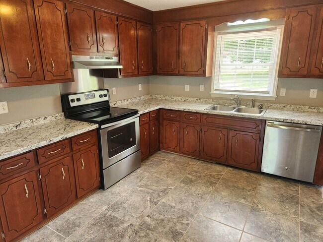 Building Photo - 1515 Robertson Ct