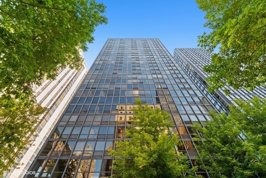 Primary Photo - 910 N Lake Shore Dr