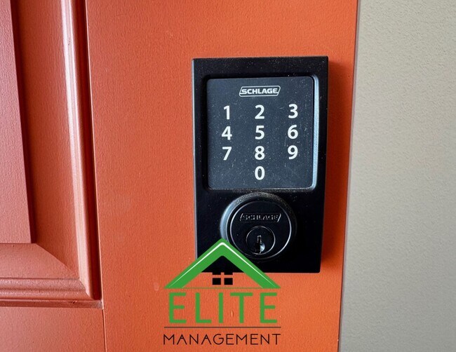 Foto del edificio - 2370 Controllata St