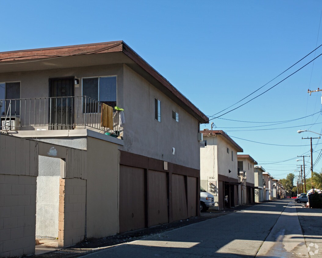 Building Photo - 4552 Canoga St