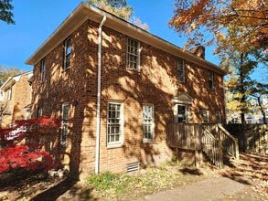 Building Photo - 330 Faire Chase