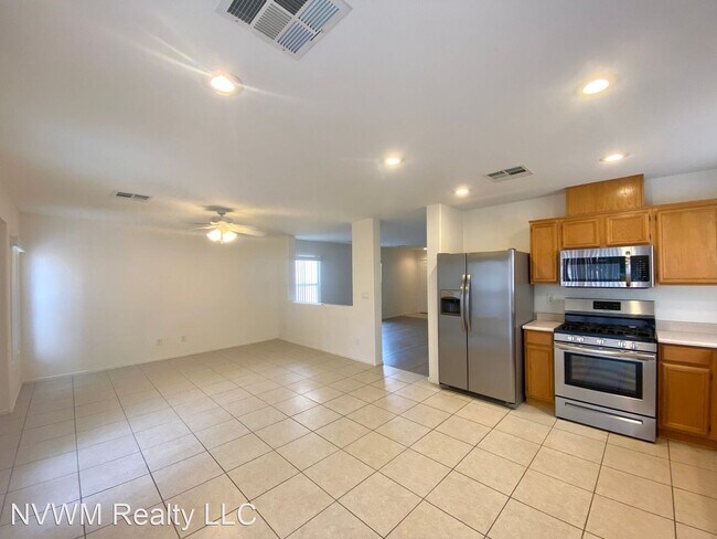 Foto del edificio - 4 br, 2.5 bath House - 11228 Sandrone Ave