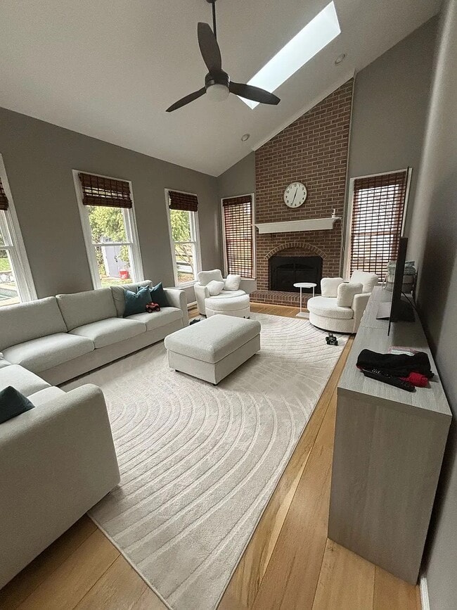 Foto del edificio - 10375 Wetherburn Rd