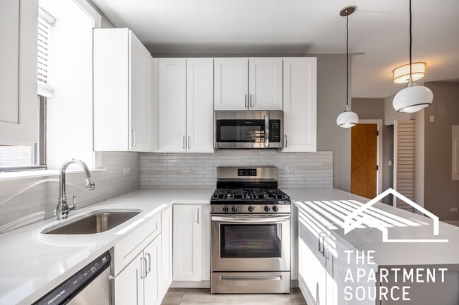 Building Photo - 3937 N Janssen Ave