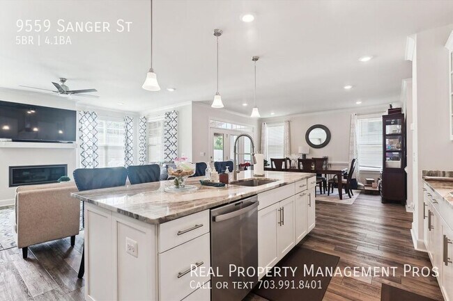 Building Photo - 9559 Sanger St
