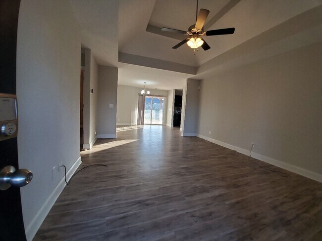 Foto del edificio - 3 Bedroom 2 Full Bath Dog Friendly Home For Rent!