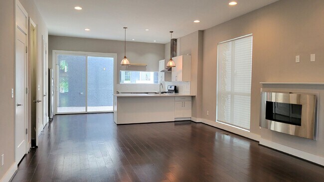 Building Photo - 3 Story home with 3 separate outdoor livin...