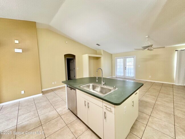 Foto del edificio - 6415 Muller Ave