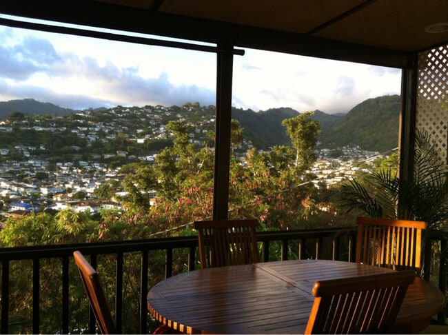 Building Photo - 1959 Puowaina Dr