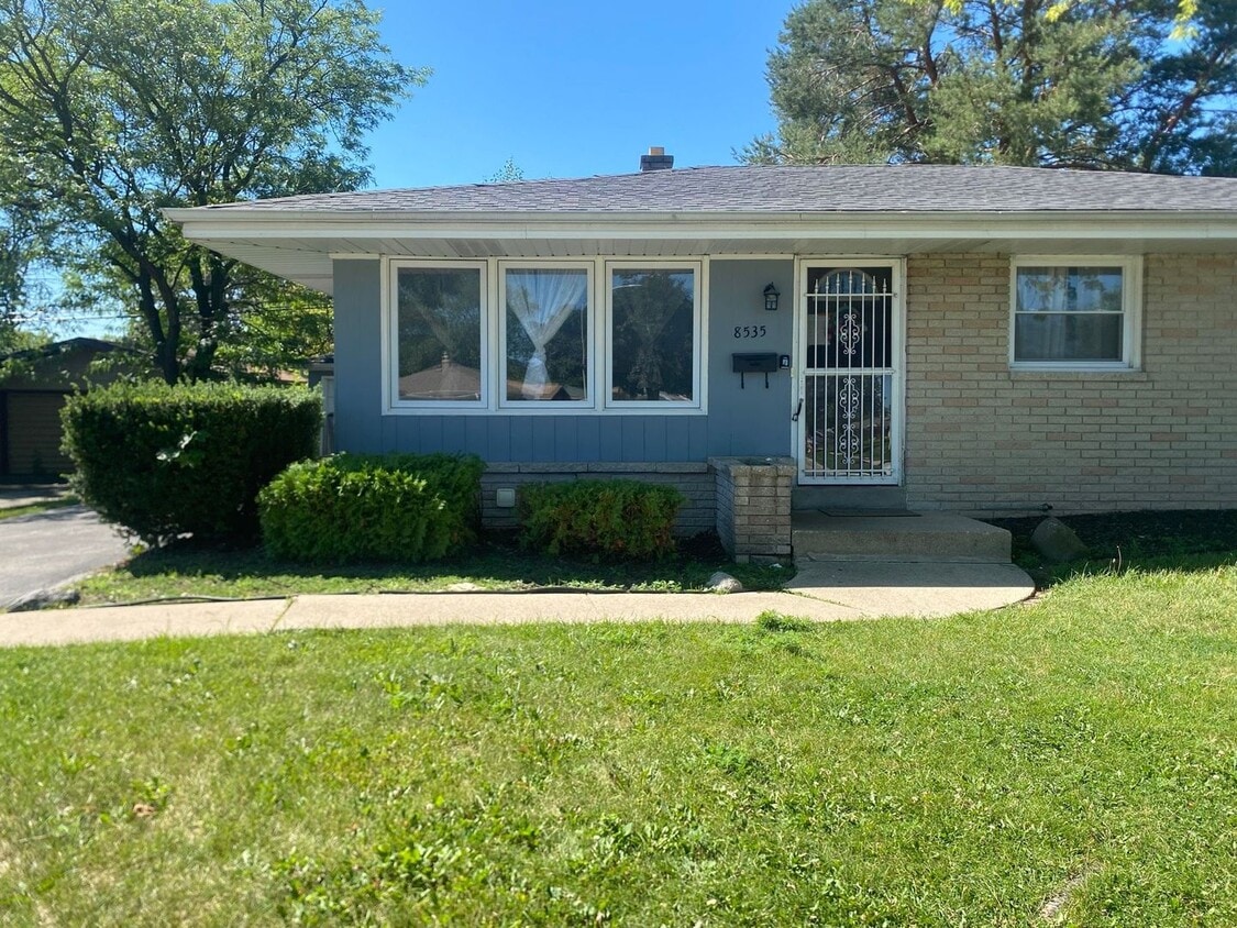 3 Bedroom 2 Bath Single Family Home! Gara... - 3 Bedroom 2 Bath Single Family Home!  Gara...