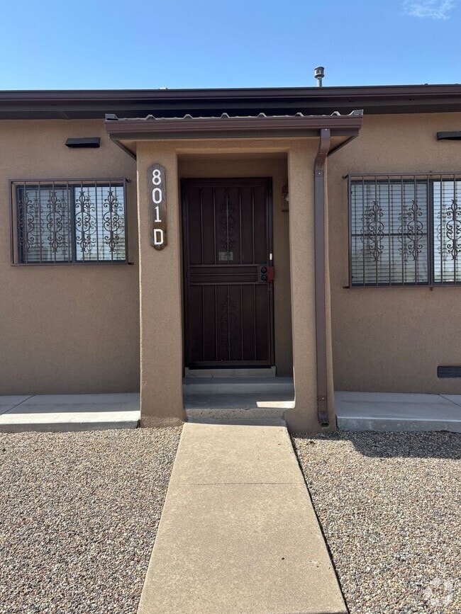 Building Photo - 801 Ortiz Dr SE