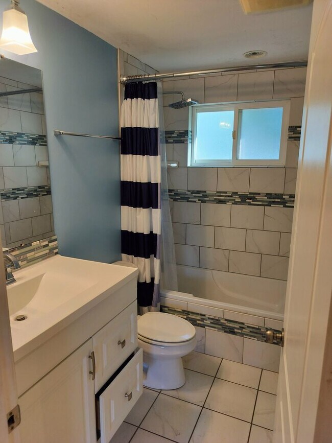 Foto del edificio - Well Maintained West Valley Home |4bd/2ba ...