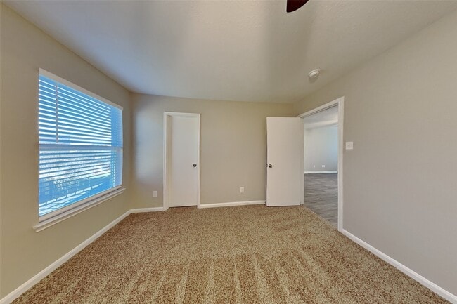 Building Photo - 7750 Shavano Ln