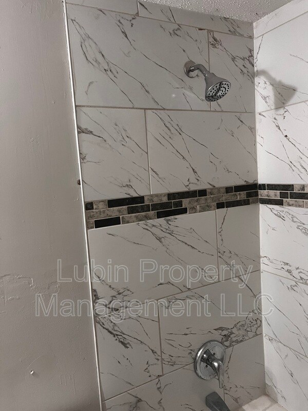 Foto del edificio - 241 N Waldran Blvd