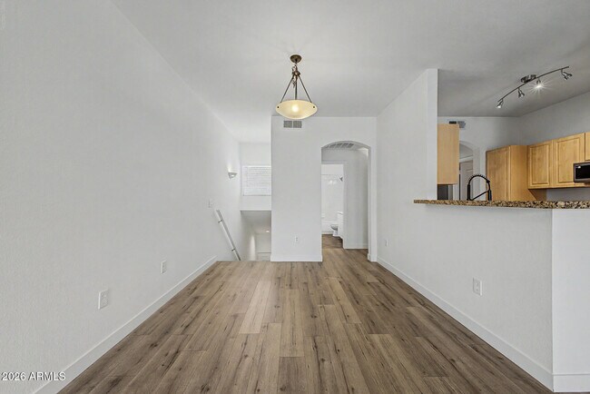 Foto del edificio - 1411 E Orangewood Ave