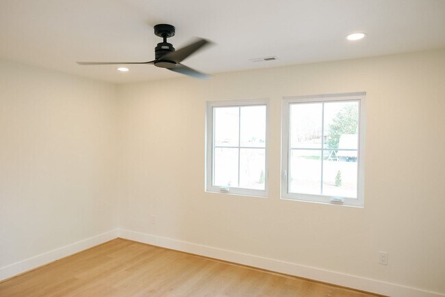 Building Photo - 207 S Calhoun St