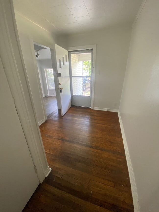 Building Photo - 3 Bedroom 1 Bath House Near Westmoreland R...