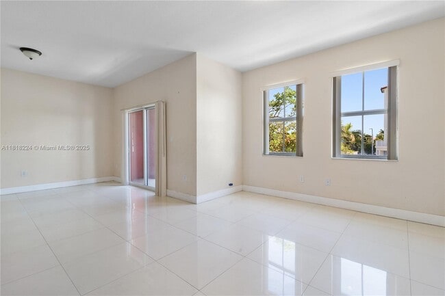 Foto del edificio - 11102 NW 83rd St