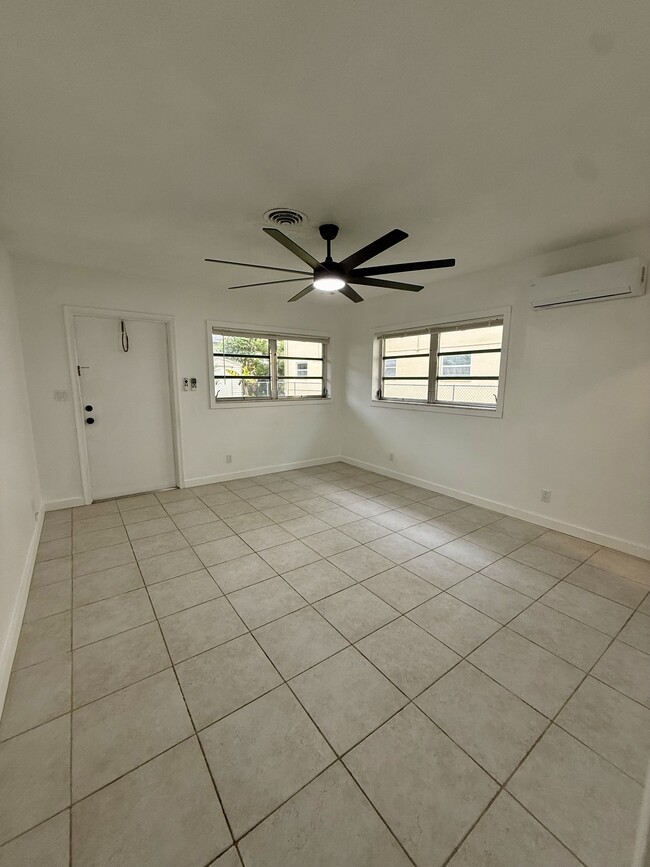 Building Photo - 337 SE 12th Ave