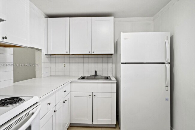 Foto del edificio - 301 NW 177th St