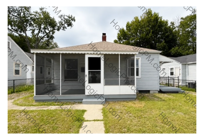 EAST SIDE UPDATED 3 BEDROOM 2 BATH HOME AVAILABLE NOW! - EAST SIDE UPDATED 3 BEDROOM 2 BATH HOME AVAILABLE NOW!