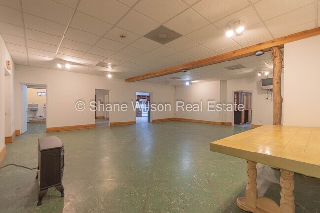 Foto del edificio - Commercial Property Ideal for Contractor t...