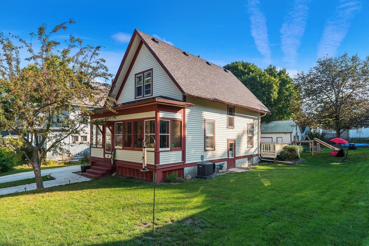 129 N 10th Ave, West Bend, WI 53095 House Rental in West Bend, WI