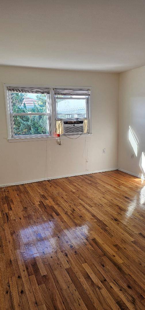 Foto del edificio - 646 Armstrong Ave