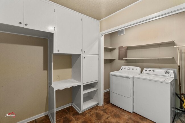 Building Photo - 2403 Belmont Blvd