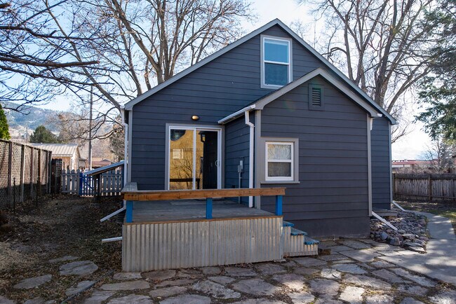 Building Photo - 330 Benton Ave