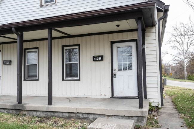 Photo - Charming 3-Bedroom Duplex with 2 Full Baths in Indianapolis - A Must See! Apartment