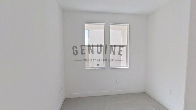 Foto del edificio - Spacious 4Bd 4Ba Tri-Level Home in Luna Park Community in Irvine