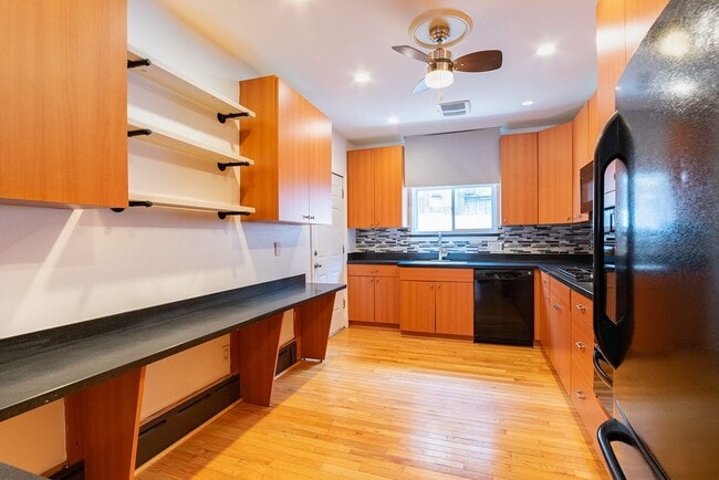 Foto del edificio - Three Bed Newbold Townhome