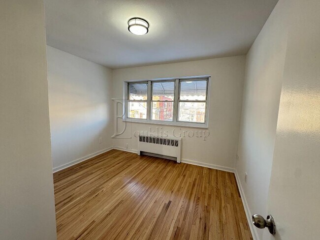 Photo - ** RENOVATED ** 4 BED ** 1 BATH ** PRIME LOCATION ** Townhome