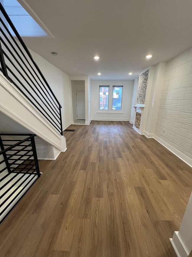 El primer piso es un concepto abierto. - 3025 N 21st St