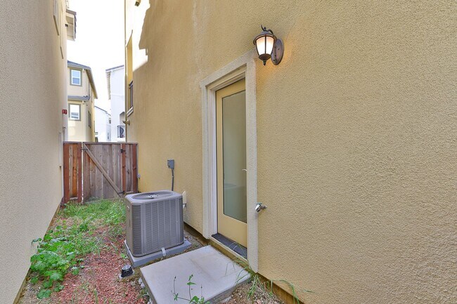 Foto del edificio - Modern, Bay View, 2 year old, 3 Bedroom, 3...