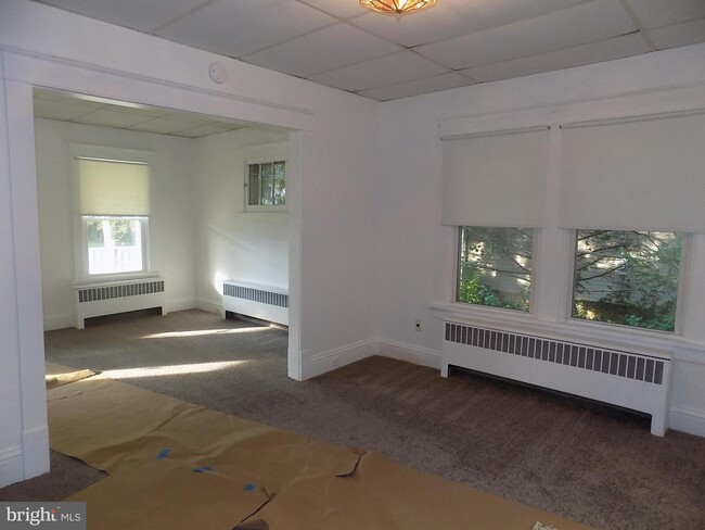 Building Photo - 2802 New Falls Rd