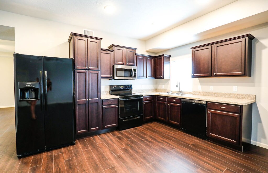 1320 E Elm St, Springfield, MO 65802 Townhome Rentals in Springfield