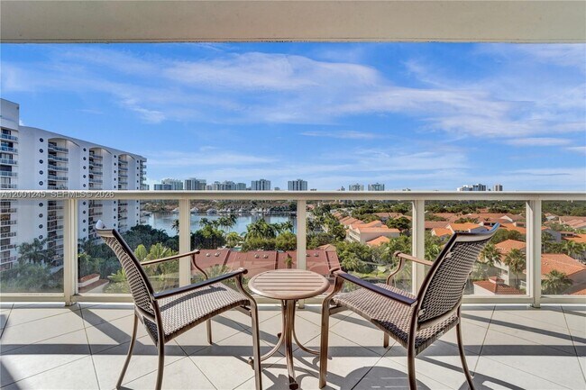 Foto del edificio - 3600 Yacht Club Dr