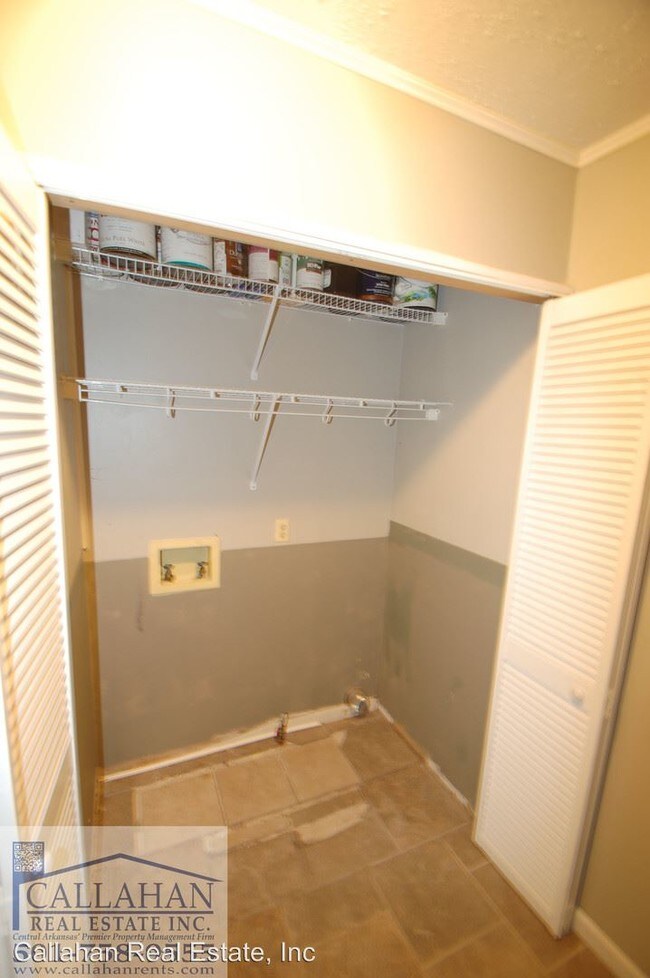Building Photo - 3 br, 2 bath House - 300 Plainview Circle