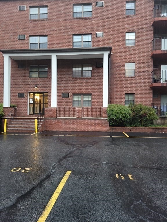 16 Winter St Unit 33C, Waltham, MA 02451 Condo for Rent in Waltham
