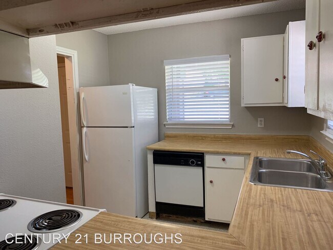 Building Photo - 3 br, 2 bath House - 14424 Woods Hole