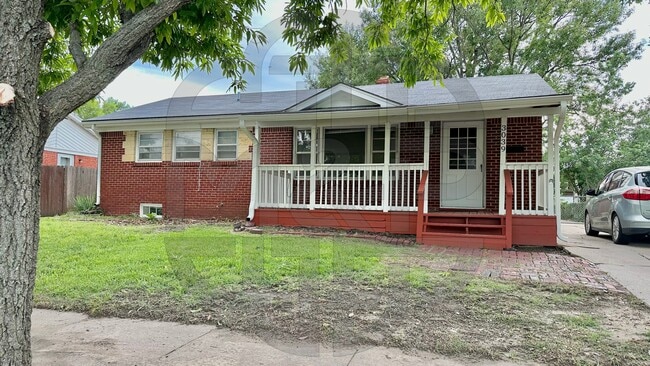 Building Photo - 3039 S Glenn Ave