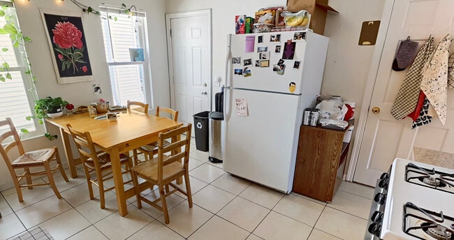 Building Photo - 90 Brainerd Rd