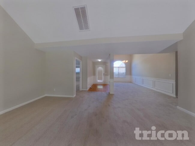 Foto del edificio - 1418 White Rocks Way NE