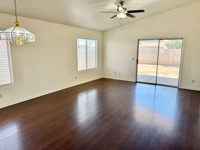 Building Photo - 3 Bedroom/2 Bath Single Level Home! NO HOA