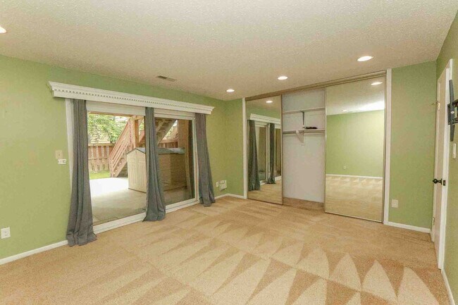 Building Photo - Stunning Townhome in Aeries on The Bay!