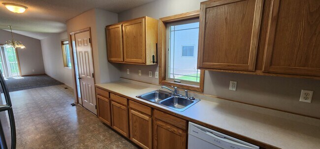 Foto del edificio - Beautiful 3 Bed, End Unit, Town Home for Rent