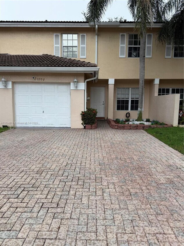Foto principal - 8992 NW 53rd St